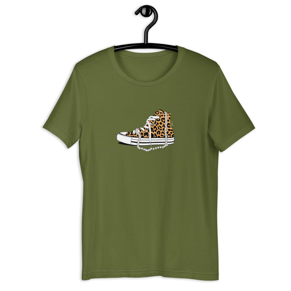 Chucks and Pearls - T-Shirt