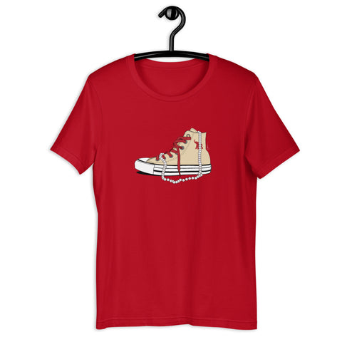 Chucks and Pearls -The Elephant - T-Shirt